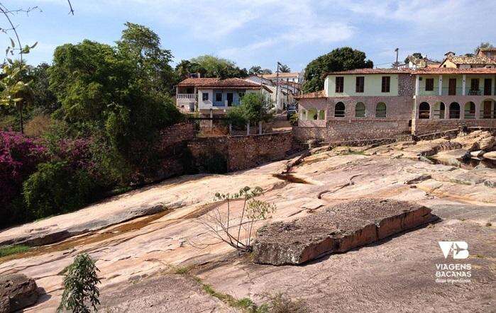 Rio em frente ao Hotel Canto das Águas