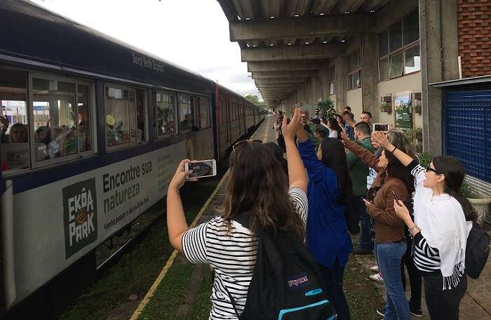 Ritual de dar tchau na Rodoferroviária de Curitiba