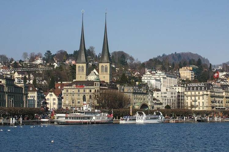 Hofkirche (ou Igreja St. Leodegar) em Lucerna - Viagens Bacanas