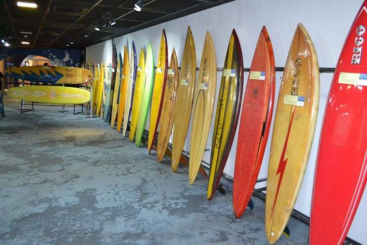 Exposição de pranchas de surfe no AquaRio