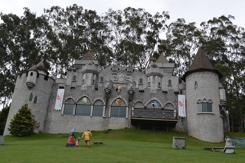 Castelo Medieval Hotel Le Canton