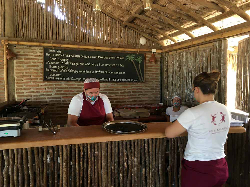 Café da manhã na Vila Kalango - Viagens Bacanas