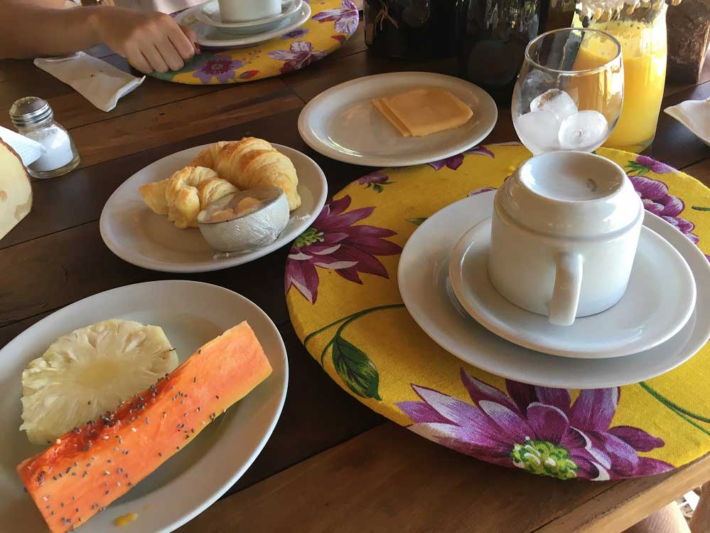 Café da manhã na Vila Kalango - Viagens Bacanas