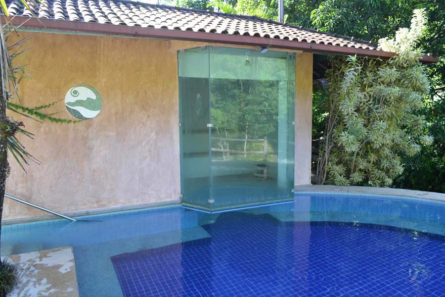 Piscina com sauna na Villa São Romão