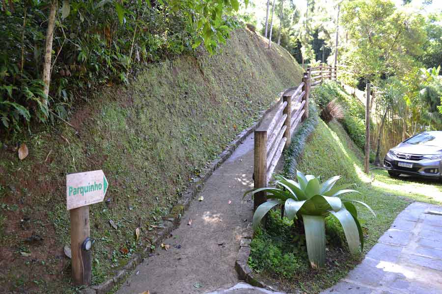 Subida para o parquinho infantil na Villa São Romão