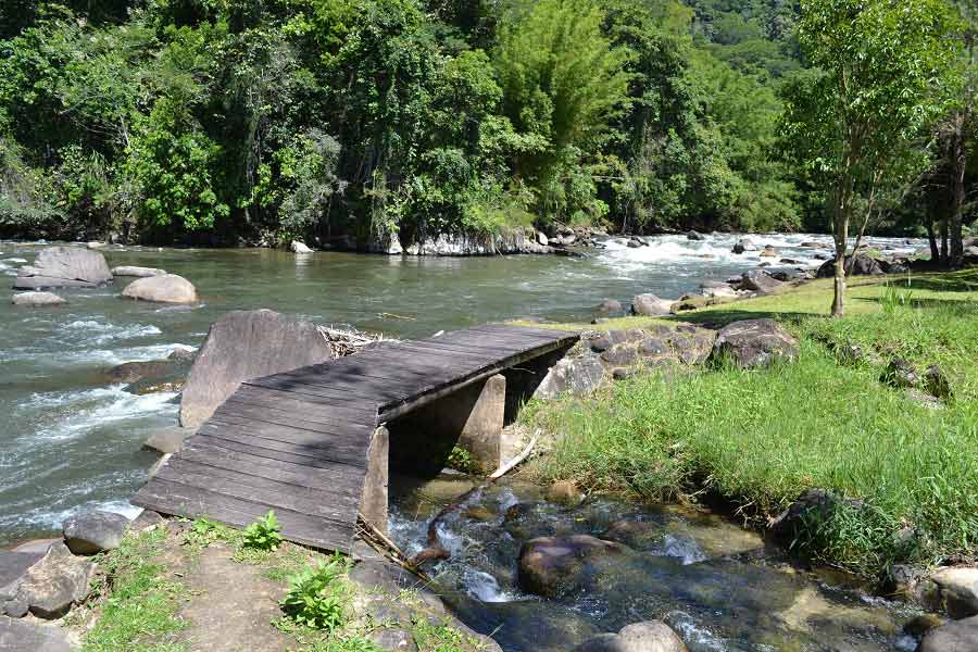 Rio Macaé na Villa São Romão 