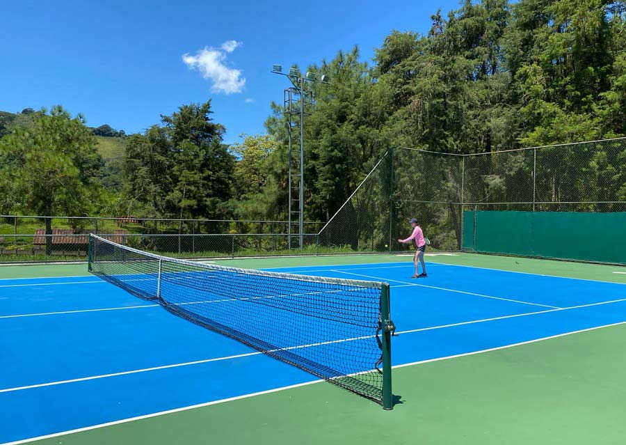 Quadra de tênis na Villa São Romão
