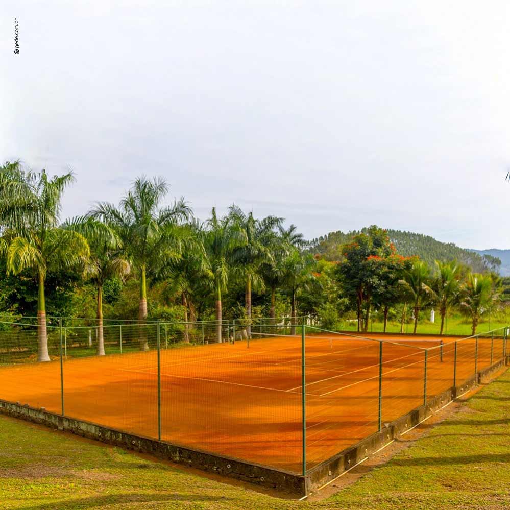 Quadra de tênis na Fazenda Florença - foto @hotelfazendaflorenca