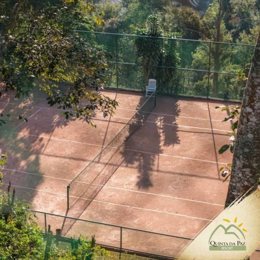 Quadra de tênis na Quinta da Paz Resort - foto @quintadapazresort