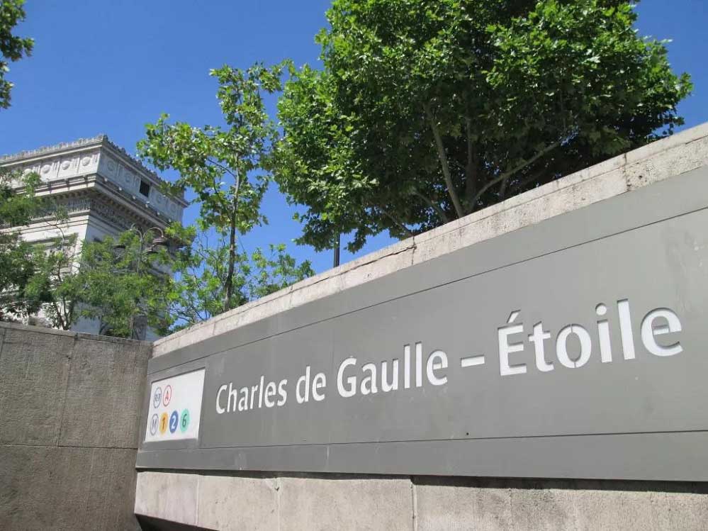 Metro Charles de Gaulle Etoile Paris foto Booking