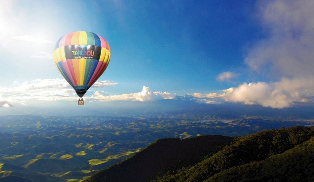 Voo de balão sobre a Serra da Mantiqueira - foto divulgação Tarundu