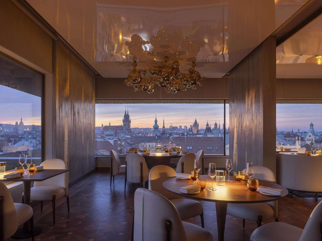 Hotel Fairmont Golden Prague - foto Booking