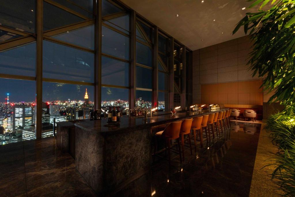 Hotéis no Japão Cerejeiras 2026: as 3 melhores opções de Hotel 2 Bar do Hotel Park Hyatt Tokyo