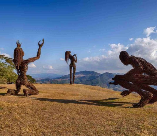 Ibiti Projeto: 3 Opções de Hospedagens Sustentáveis em Minas Gerais Estátuas no Ibiti Projeto