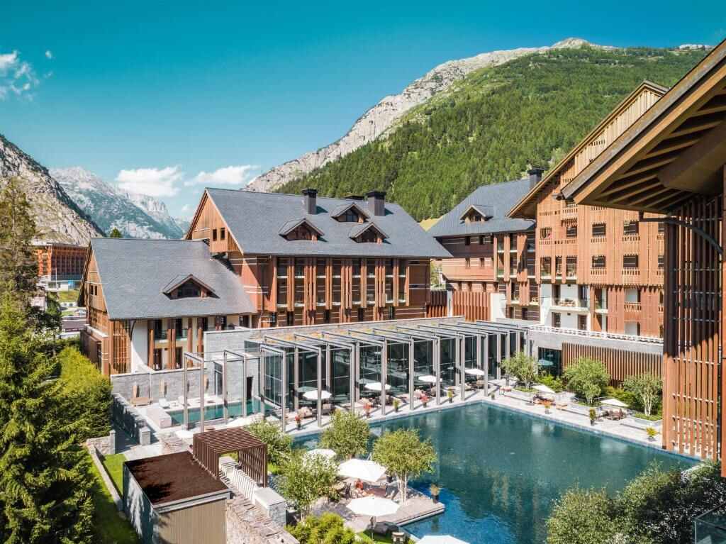 10 Melhores Hotéis da Suíça: dos Alpes aos Lagos 3 Hotel The Chedi Andermatt - foto Booking