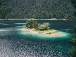 Lago Eibsee: O Lago Mais Cinematográfico da Alemanha Lago Eibsee Alemanha - foto Canva