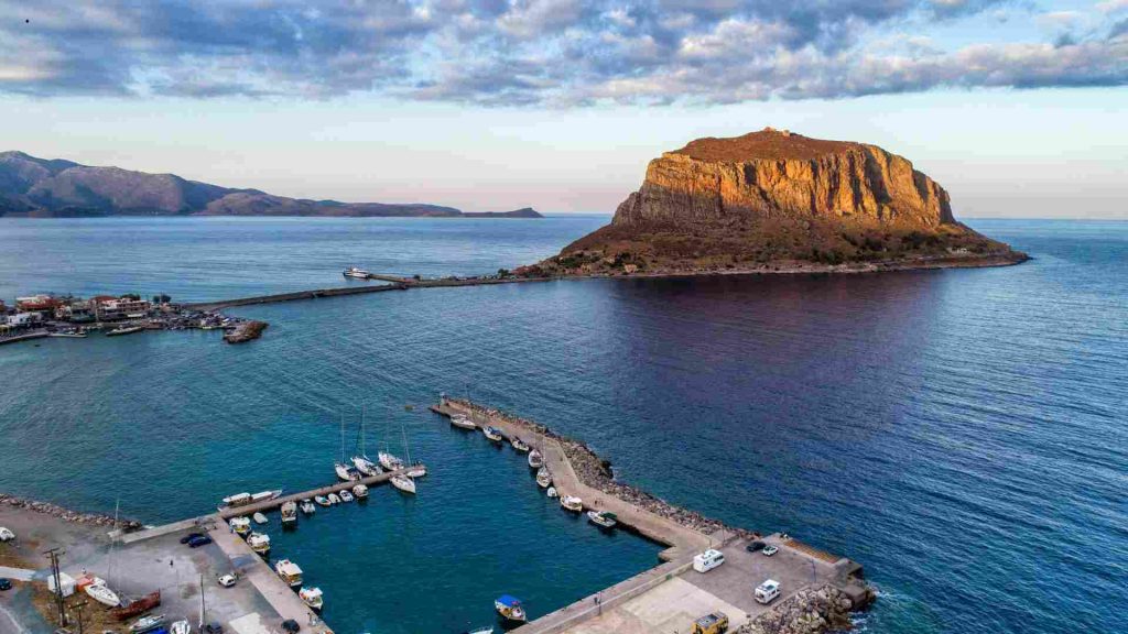 10 Melhores Lugares na Grécia que Você Precisa Conhecer 11 Monemvasia - Grécia - imagem Canva