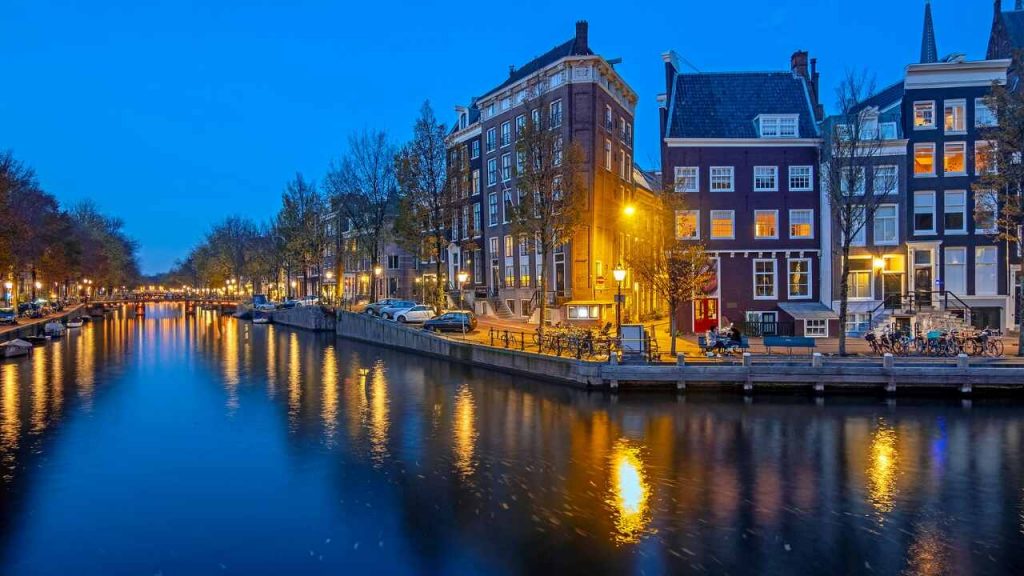 As Cidades Mais Bonitas dos Países Baixos: 6 Destinos Incríveis 2 Amsterdã - Países Baixos - imagem Canva
