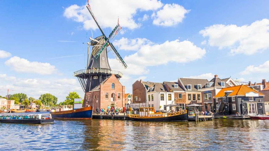 As Cidades Mais Bonitas dos Países Baixos: 6 Destinos Incríveis 5 Haarlem - Países Baixos - imagem Canva