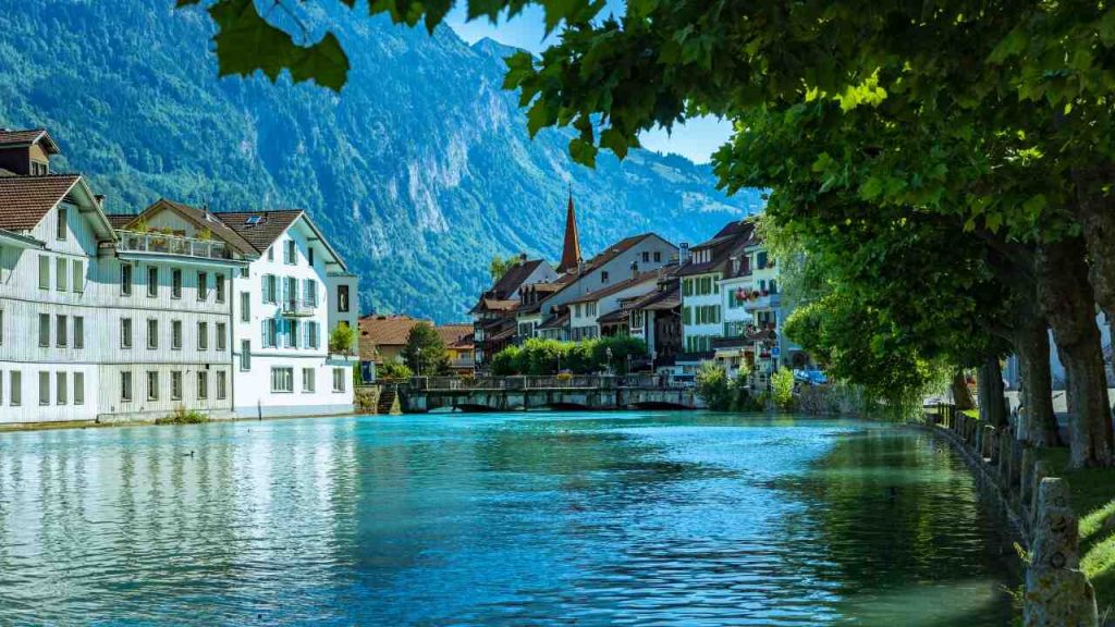 Guia de Interlaken: A Cidade entre Dois Lagos na Suíça 1 Interlaken - Suíça - imagem Canva