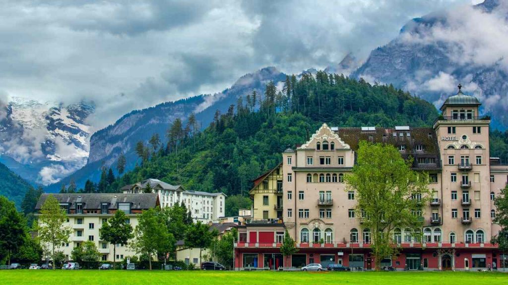 Guia de Interlaken: A Cidade entre Dois Lagos na Suíça 2 Interlaken - Suíça - imagem Canva