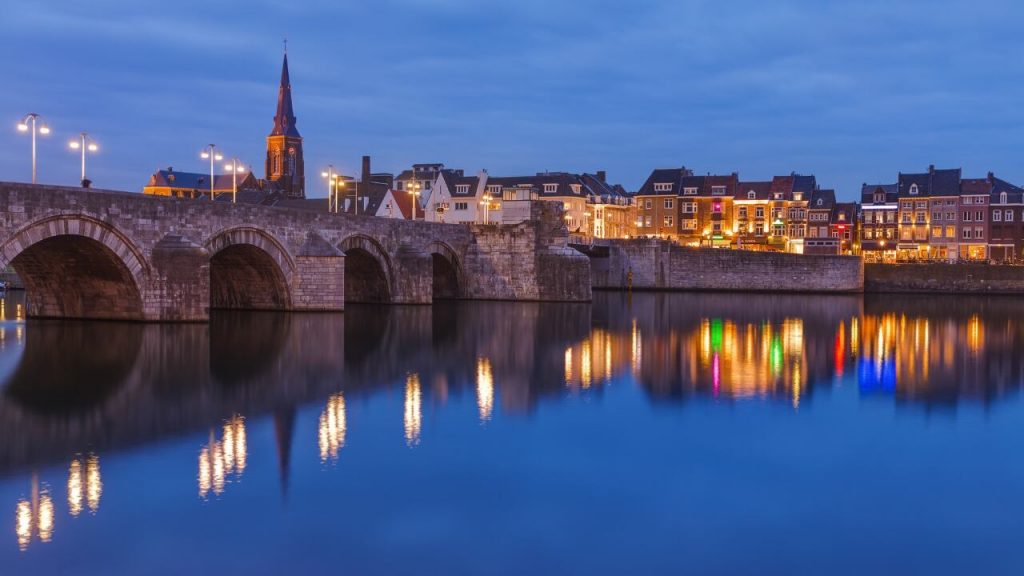 As Cidades Mais Bonitas dos Países Baixos: 6 Destinos Incríveis 7 Maastricht - Países Baixos - imagem Canva