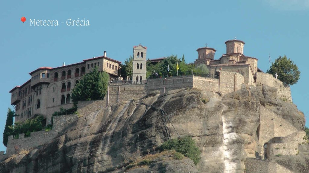 Lugares Mais Bonitos da Grécia: 25 Destinos Incríveis 3 Meteora – Grécia - imagem Canva