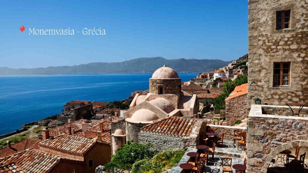 Lugares Mais Bonitos da Grécia: 25 Destinos Incríveis 9 Monemvasia - Grécia - imagem Canva