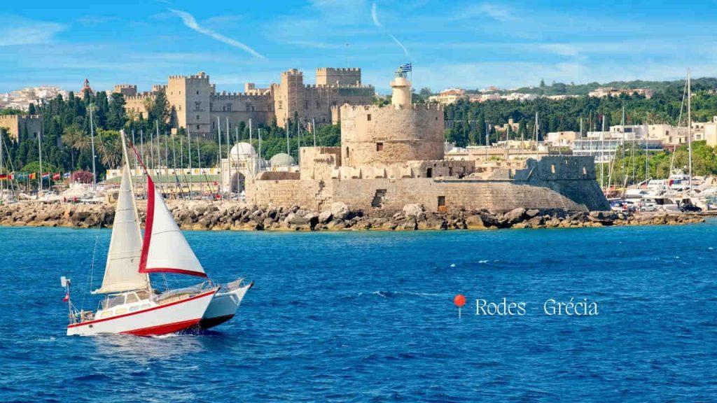 Lugares Mais Bonitos da Grécia: 25 Destinos Incríveis 14 Rodes - Grécia