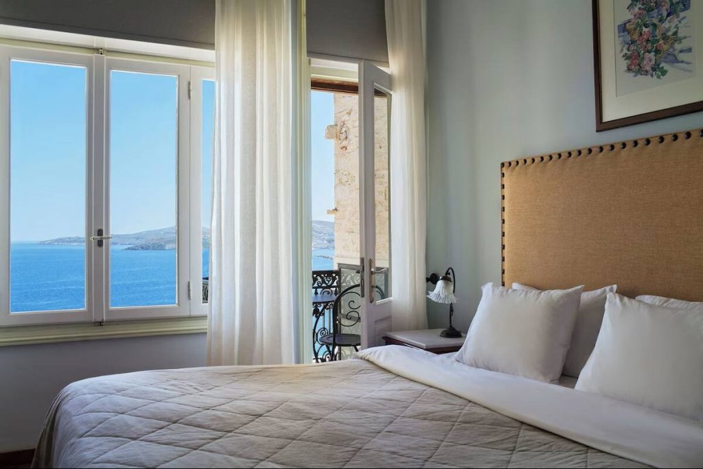 Melhores ilhas para viajar em 2026: 10 destinos que estão em alta segundo a Expedia 10 Syrou Melathron Hotel - foto Booking