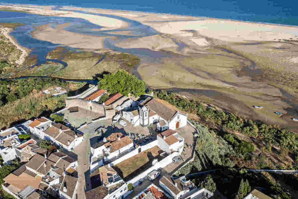 Vilarejos Mais Bonitos de Portugal: 10 Destinos Inesquecíveis 10 Cacela Velha – Algarve, Portugal - imagem divulgação